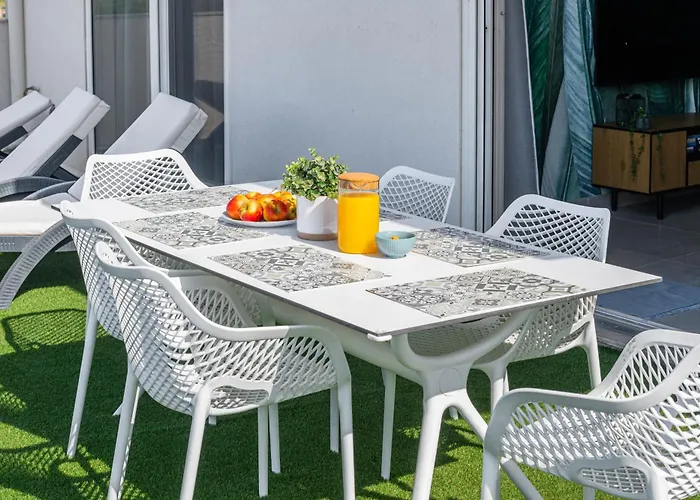 Aria Penthouse With Large Terrace And Sea Views Appartement *